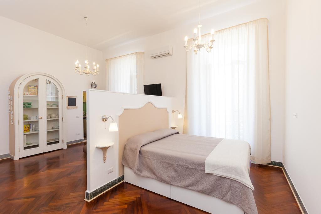 Garibaldi I Apartment Napoli Bagian luar foto