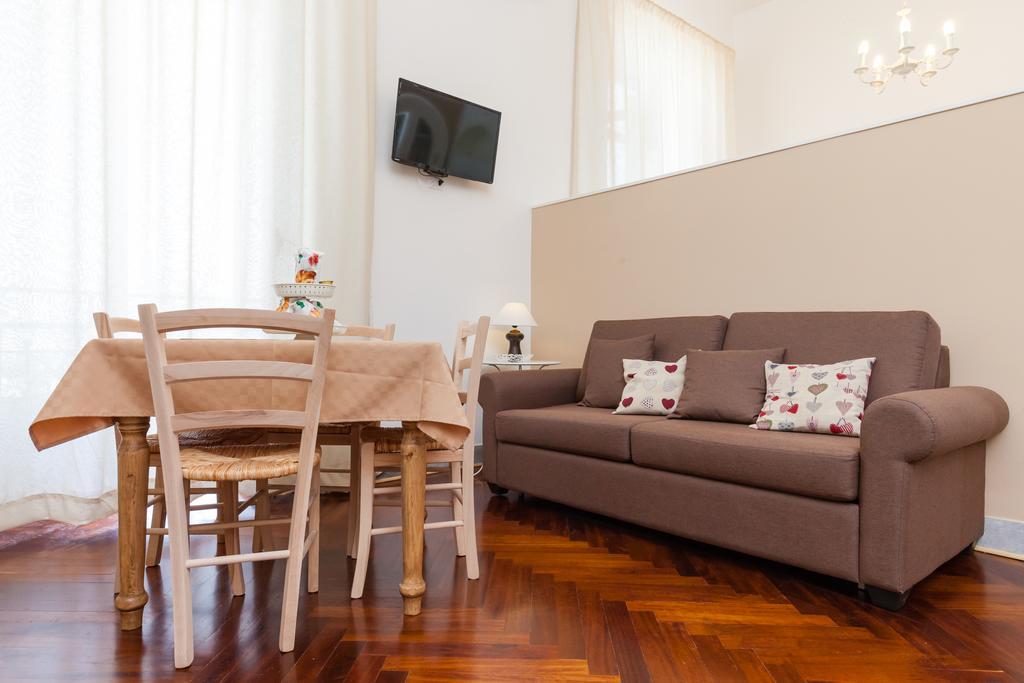 Garibaldi I Apartment Napoli Bagian luar foto