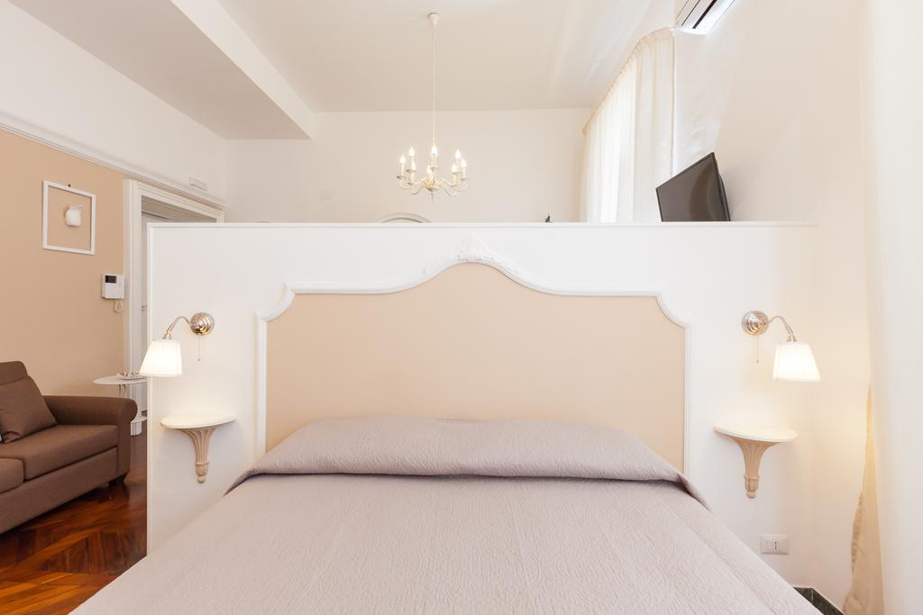 Garibaldi I Apartment Napoli Bagian luar foto