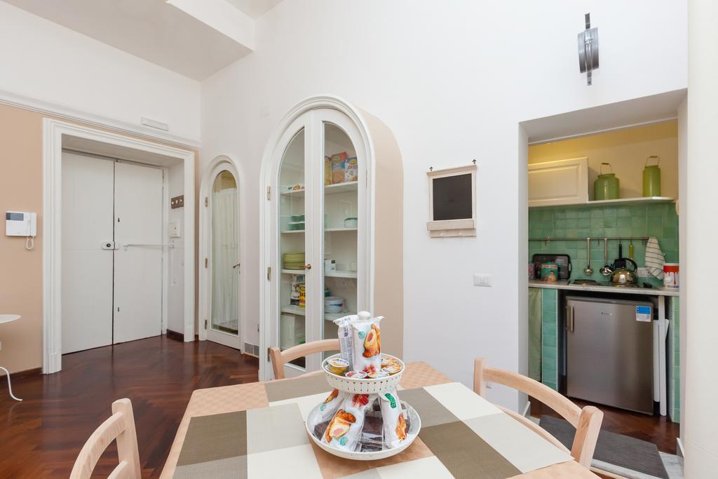 Garibaldi I Apartment Napoli Bagian luar foto